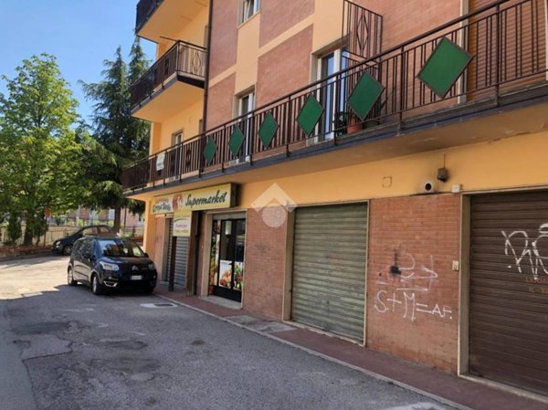 locale commerciale in vendita a Potenza