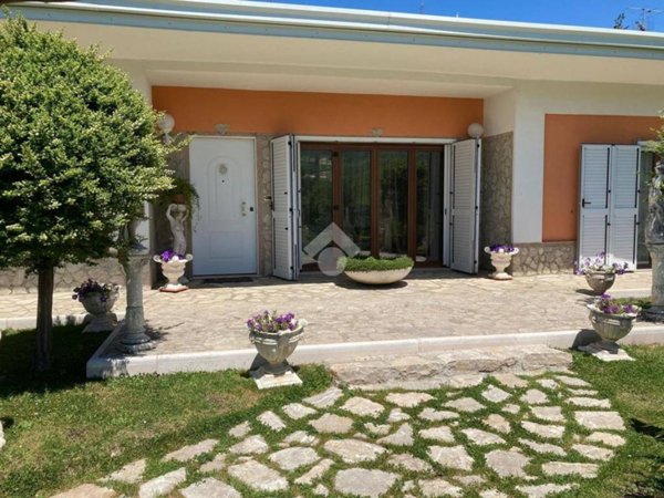 casa indipendente in vendita a Potenza in zona Varco d'Izzo