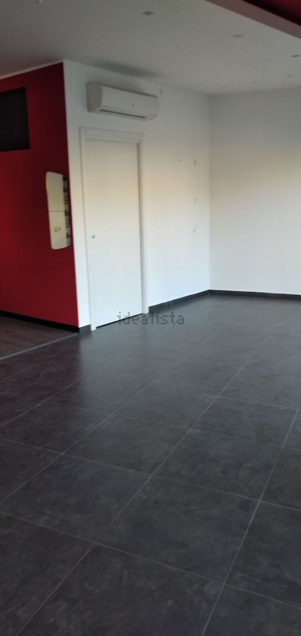 locale commerciale in vendita a Potenza
