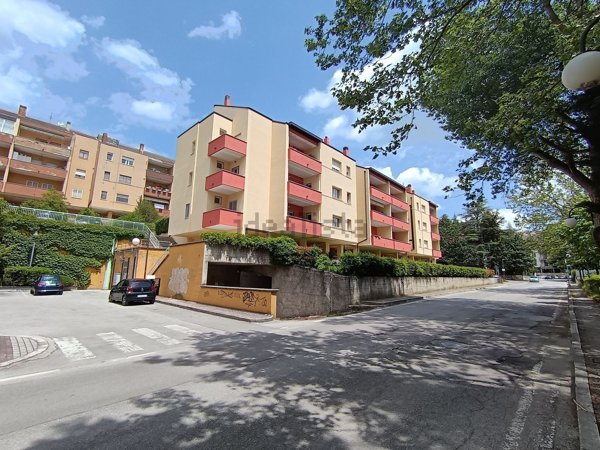 locale commerciale in vendita a Potenza