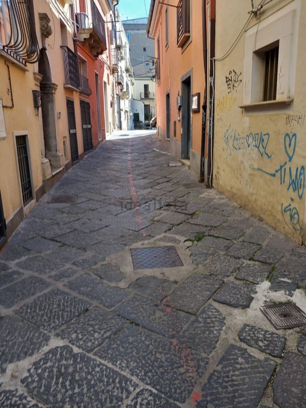 locale commerciale in vendita a Potenza