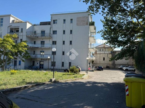 locale commerciale in vendita a Potenza