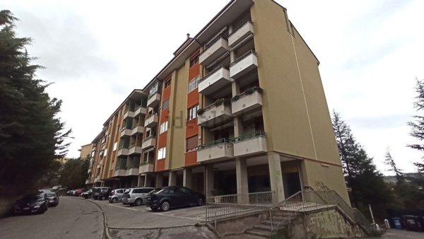 locale commerciale in vendita a Potenza