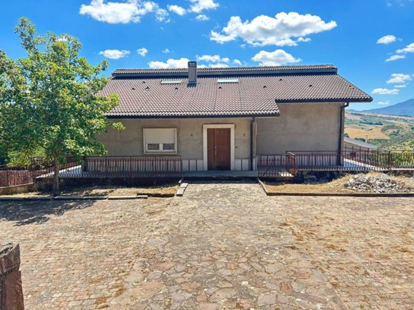casa indipendente in vendita a Potenza in zona Gallitello