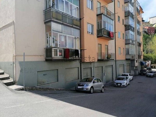 locale commerciale in vendita a Potenza