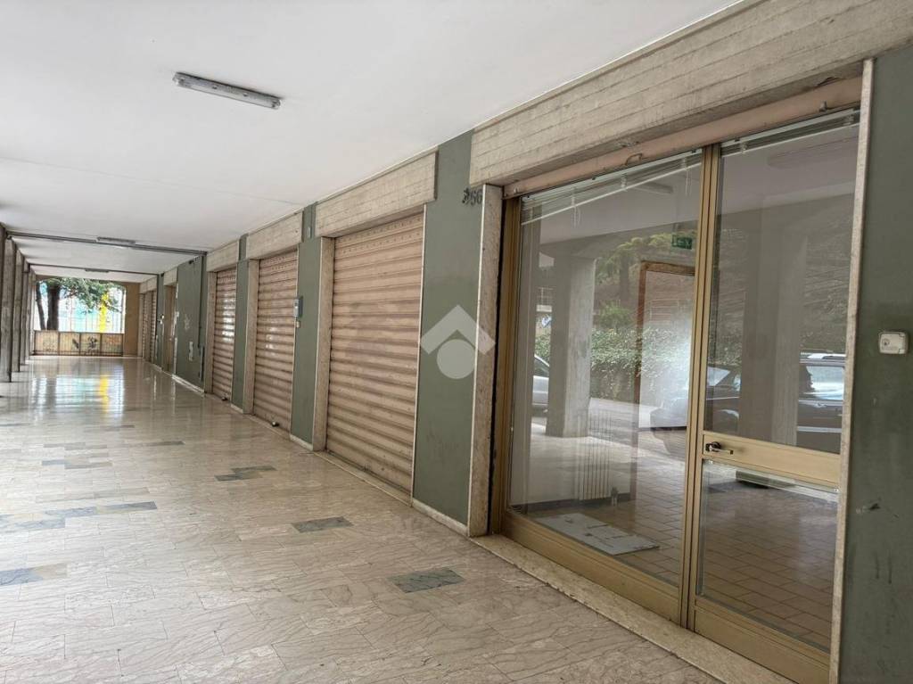 locale commerciale in vendita a Potenza