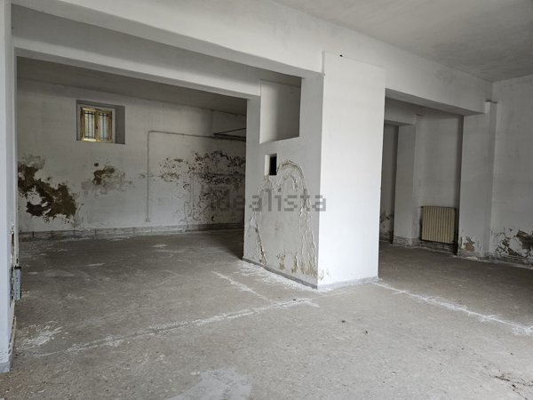 locale commerciale in vendita a Potenza