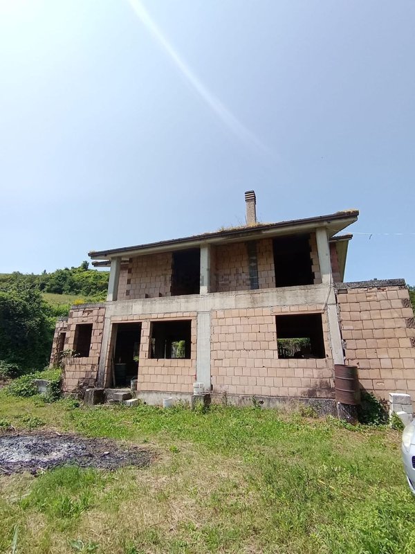 casa indipendente in vendita a Potenza in zona Centomani-Tora
