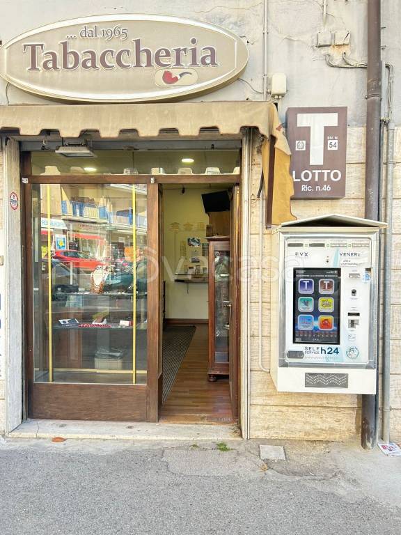 negozio in vendita a Potenza in zona Rione Francioso
