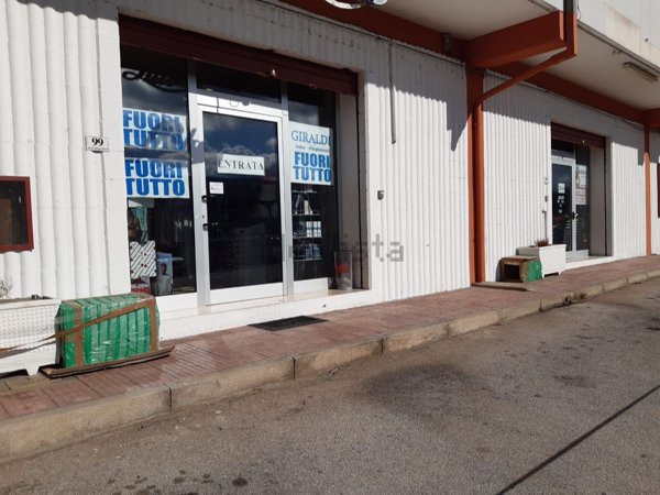 locale commerciale in vendita a Potenza