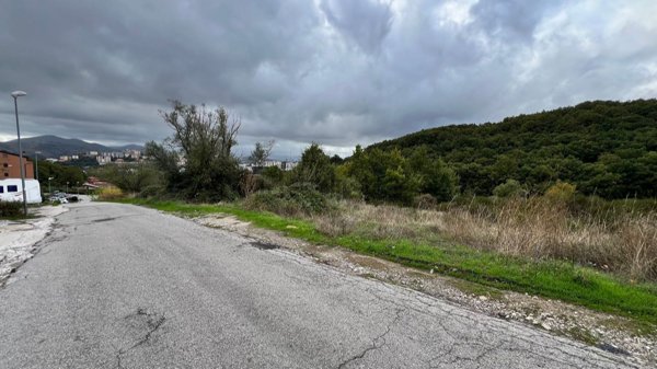 locale di sgombero in vendita a Potenza in zona Macchia Romana
