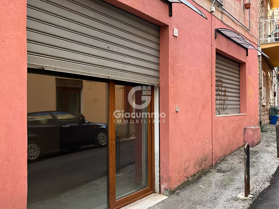 locale commerciale in vendita a Potenza