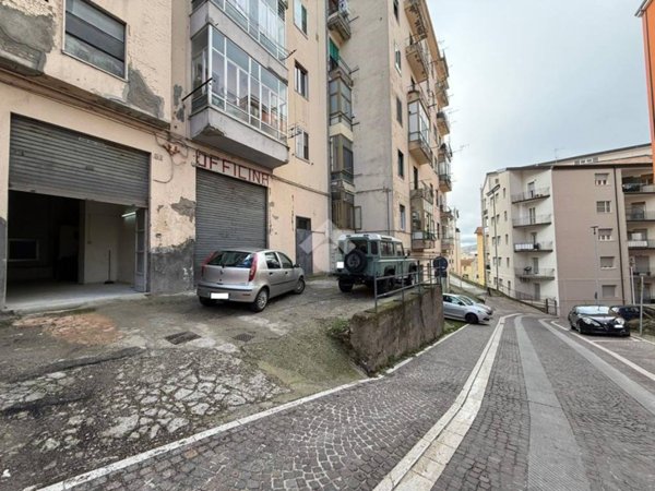 locale commerciale in vendita a Potenza