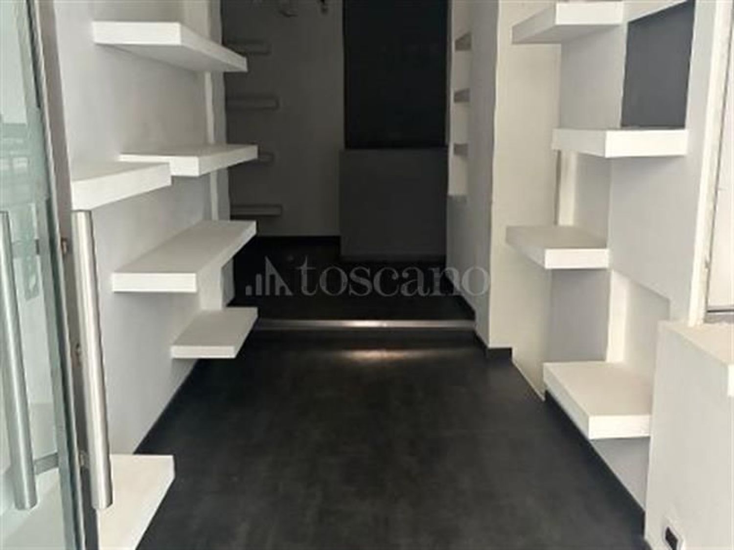 locale commerciale in vendita a Potenza