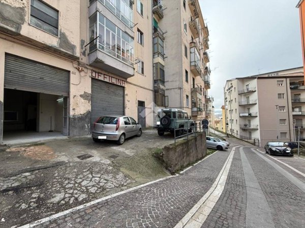 locale commerciale in vendita a Potenza