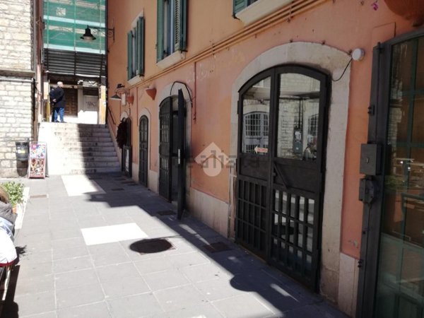 locale commerciale in vendita a Potenza