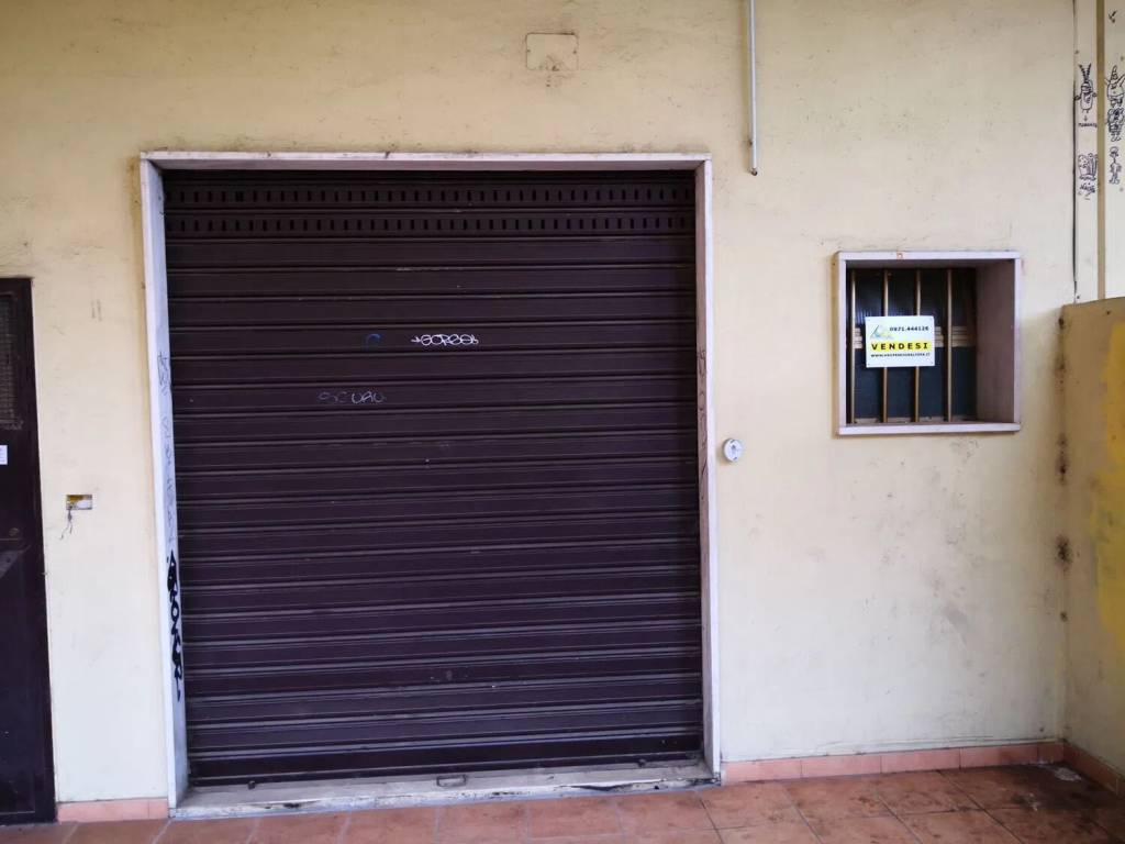 negozio in vendita a Potenza in zona Poggio Tre Galli