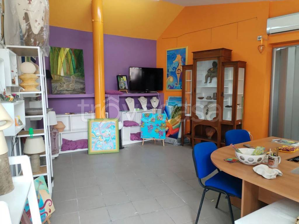 negozio in vendita a Potenza in zona Rione Santa Maria