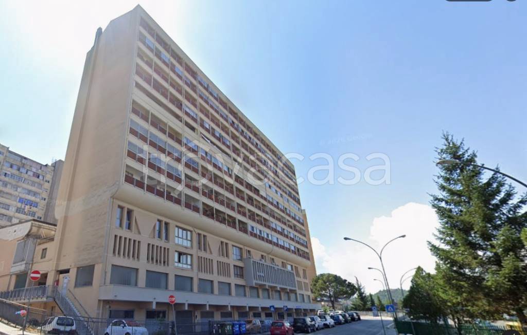 ufficio in vendita a Potenza in zona Rione Cocuzzo