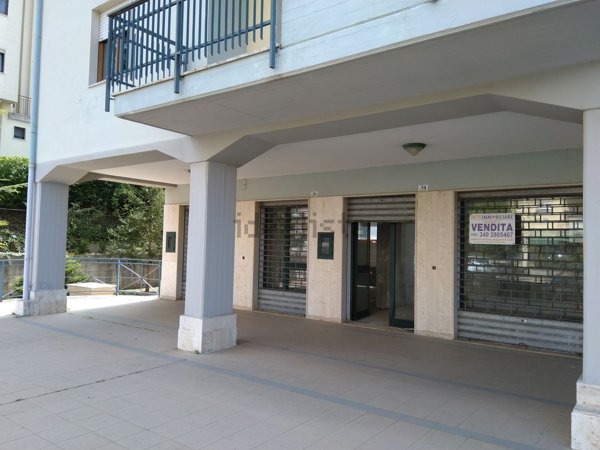 locale commerciale in vendita a Potenza