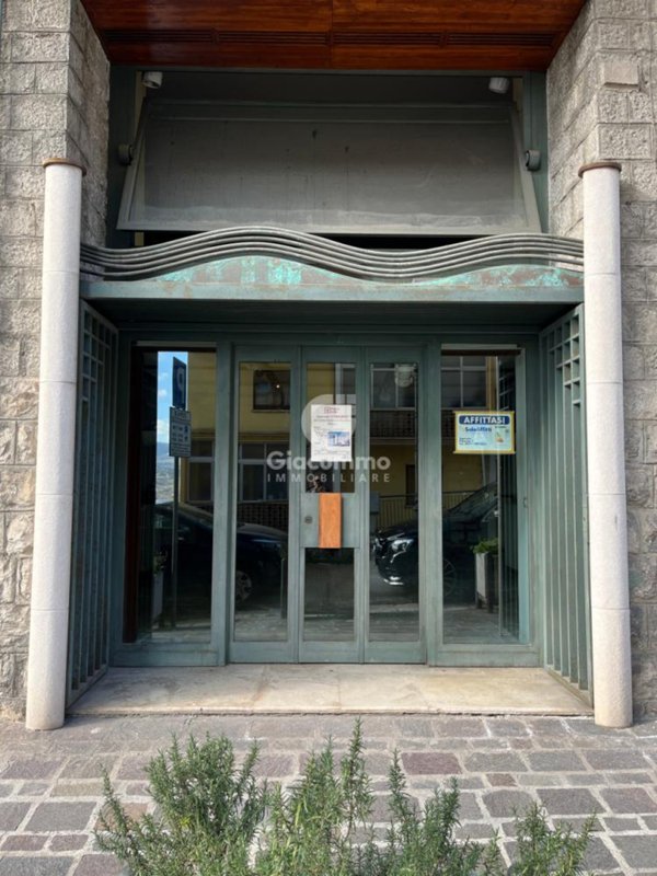 locale commerciale in vendita a Potenza