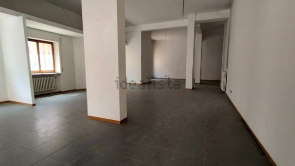 locale commerciale in vendita a Potenza in zona Rione Montereale