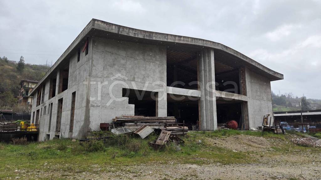 negozio in vendita a Potenza in zona Gallitello