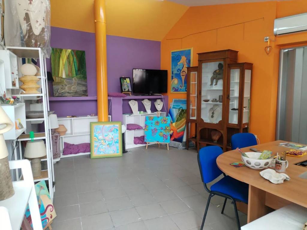 negozio in vendita a Potenza in zona Rione Santa Maria
