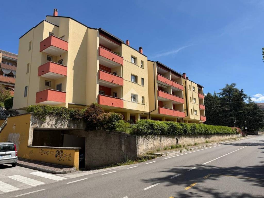 locale commerciale in vendita a Potenza in zona Macchia Romana