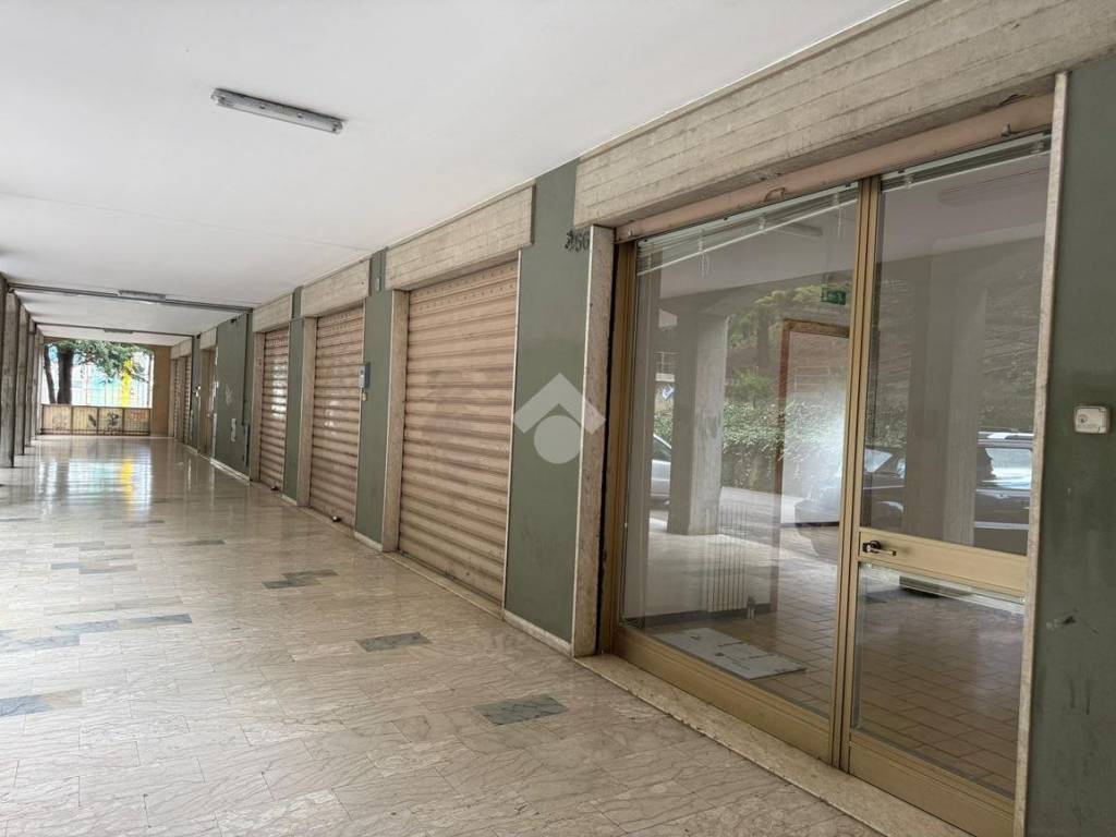 locale commerciale in vendita a Potenza