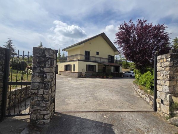 casa indipendente in vendita a Potenza in zona Contrada Rossellino