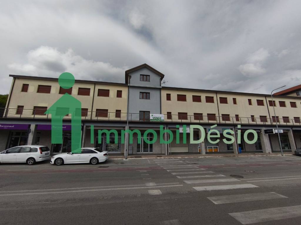 negozio in vendita a Potenza in zona Gallitello