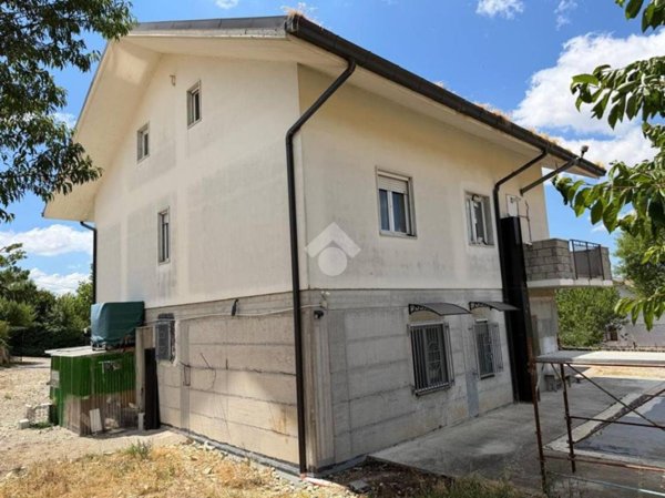 casa indipendente in vendita a Potenza in zona Contrada Rossellino