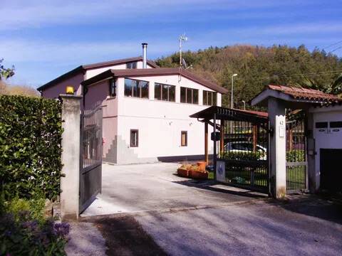 casa indipendente in vendita a Potenza in zona Contrada Rossellino