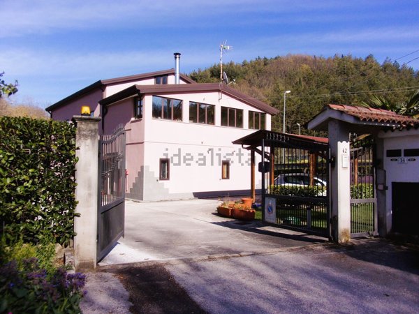 casa indipendente in vendita a Potenza in zona Contrada Rossellino
