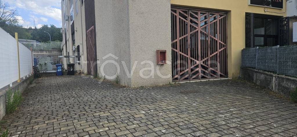 locale commerciale in vendita a Potenza in zona Rione Francioso