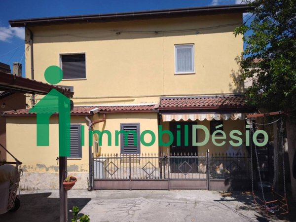 casa indipendente in vendita a Potenza in zona Contrada Rossellino