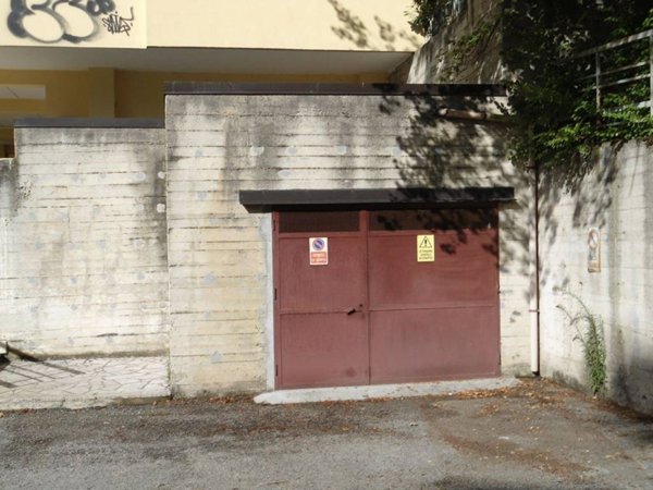 box auto in vendita a Potenza in zona Macchia Romana