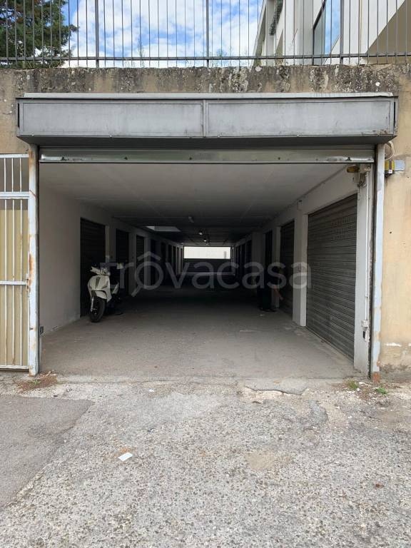 box auto in vendita a Potenza in zona Macchia Romana