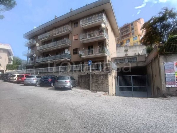 box auto in vendita a Potenza in zona Macchia Romana