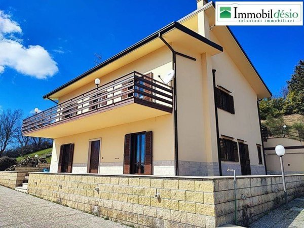 casa indipendente in vendita a Potenza in zona Contrada Rossellino