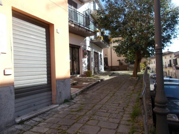 locale commerciale in vendita a Rionero in Vulture