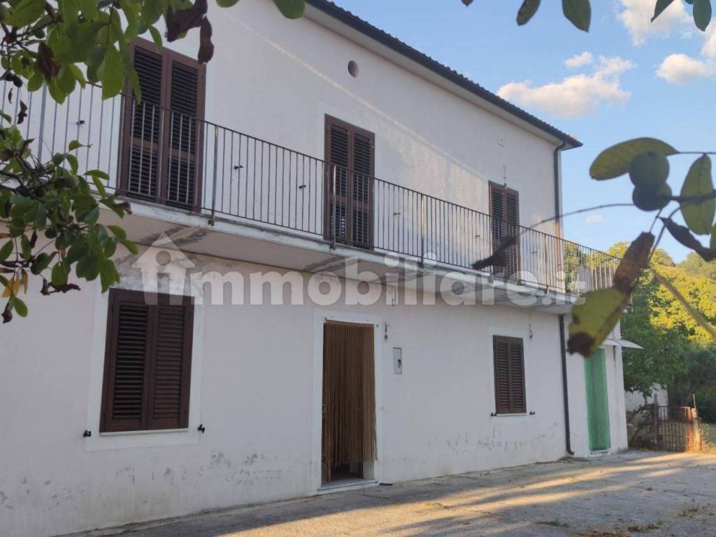 casa indipendente in vendita a Rivello in zona Vignale-Santa Margherita