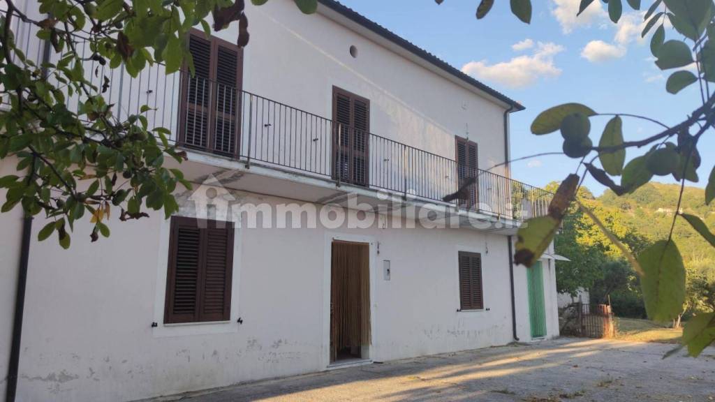 casa indipendente in vendita a Rivello
