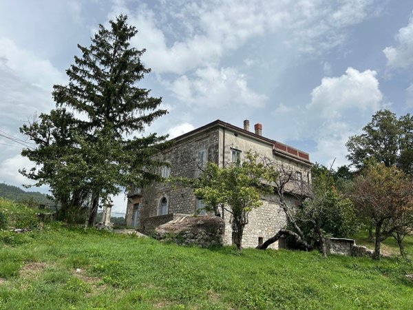 casa indipendente in vendita a Rivello