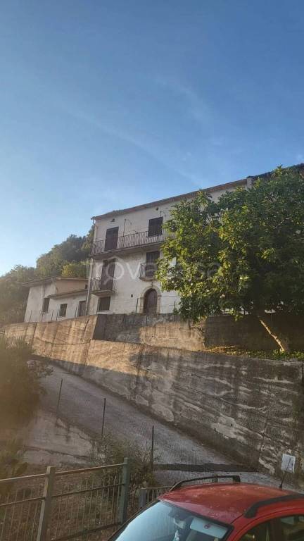 casa indipendente in vendita a Rivello