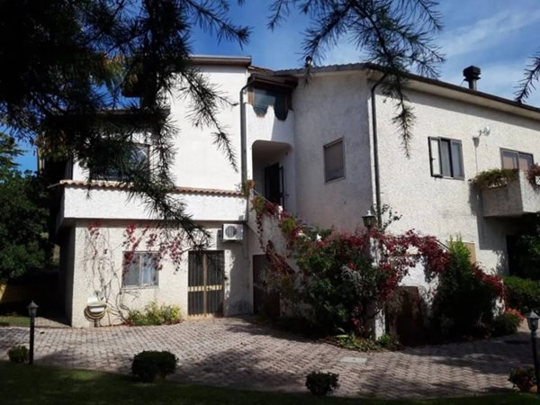 casa indipendente in vendita a Rivello