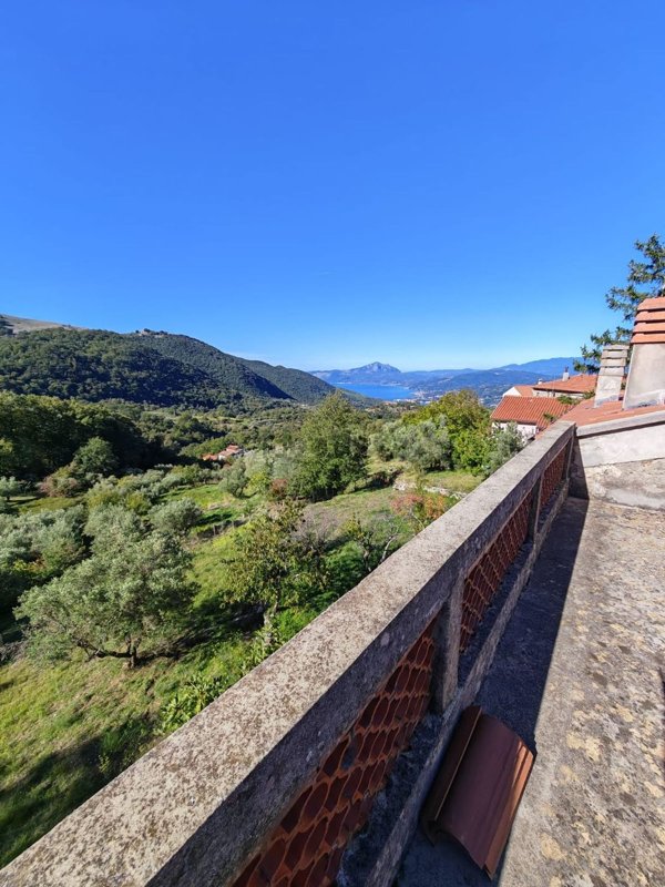 casa indipendente in vendita a Rivello