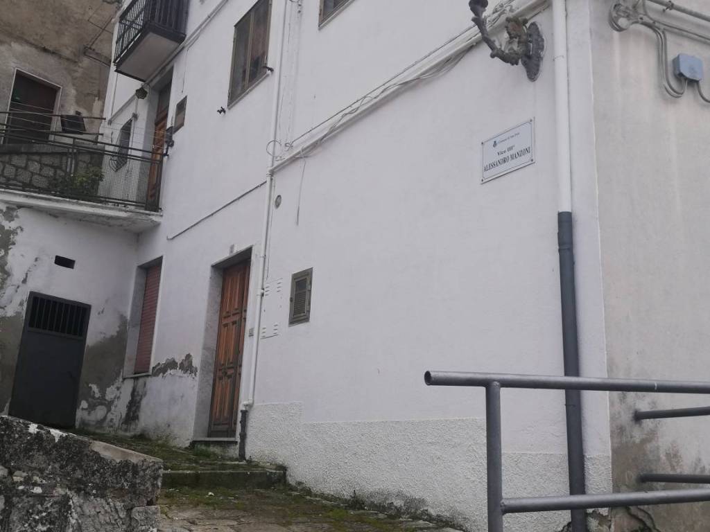 casa indipendente in vendita a San Fele in zona Pierno