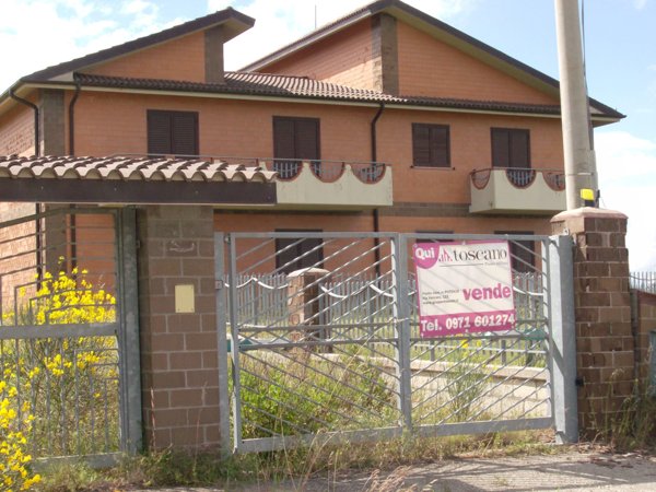 casa indipendente in vendita a San Fele in zona Pierno